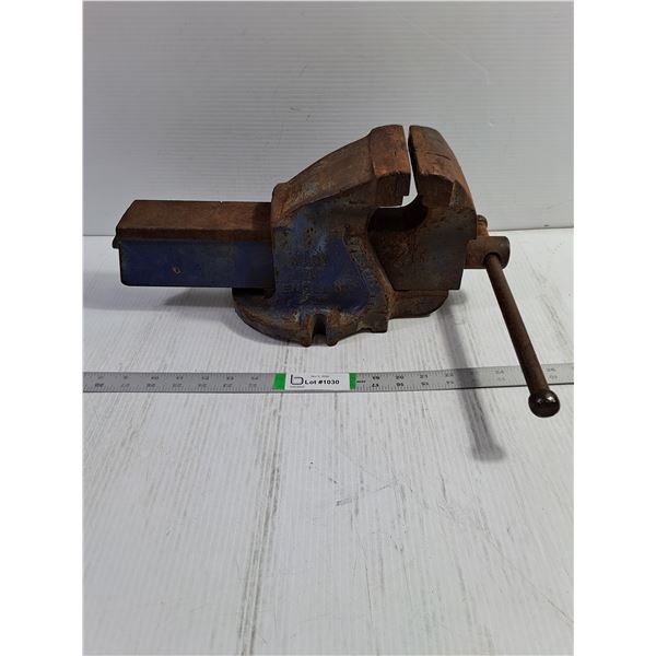 Heavy-Duty Metal Bench Vise with Made in England Embossed on the side, Pickup Only
