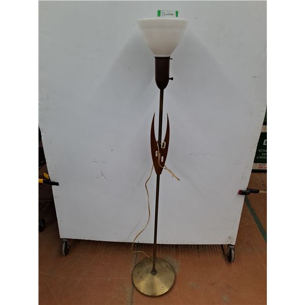 *59  Standing Lamp Tested Works No Shipping