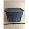 Image 1 : Rubbermaid Roughneck Storage Bin w/Lid - 22x16x14" - Cannot Ship
