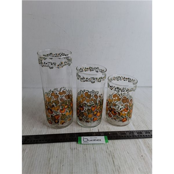 Vintage Set of 3 Graduated Vases
