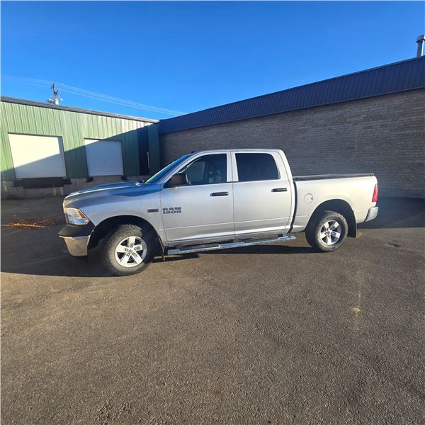 2015 Dodge Ram 1500 SXT Crew Cab 4 X 4 Truck  ONE OWNER  Extremely Clean Unit
