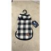 Image 2 : Assorted Dog Items, L-XL Insulated Suit, L Collar, Retractable Leash with Flashlight, Small Vests