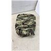 Image 5 : Assorted Dog Items, L-XL Insulated Suit, L Collar, Retractable Leash with Flashlight, Small Vests