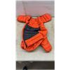 Image 8 : Assorted Dog Items, L-XL Insulated Suit, L Collar, Retractable Leash with Flashlight, Small Vests