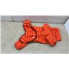 Image 9 : Assorted Dog Items, L-XL Insulated Suit, L Collar, Retractable Leash with Flashlight, Small Vests