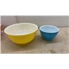 Image 5 : Vintage Pyrex Primary Colors Mixing Bowl Set, 4 Pieces
