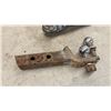 Image 5 : Red Bench Vise, Receiver Hitches, Mounts, Hitch Balls