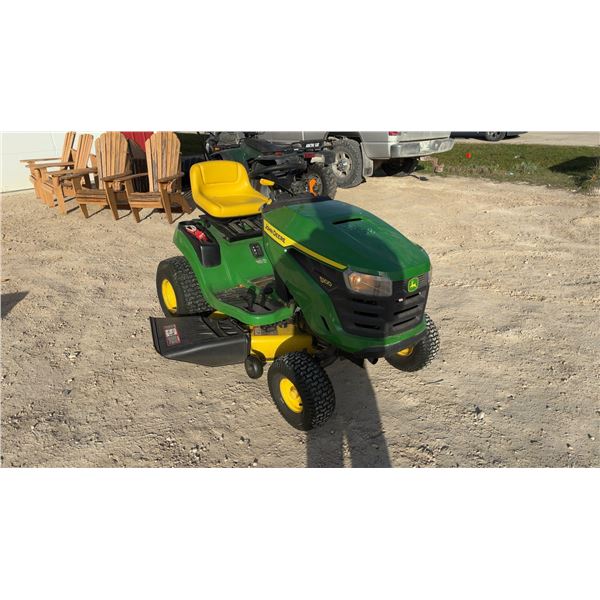 John Deere S100 Riding Lawn Mower, 17-1/2hp (Working) with Manual, Oil Filter and 2 Inner Tubes