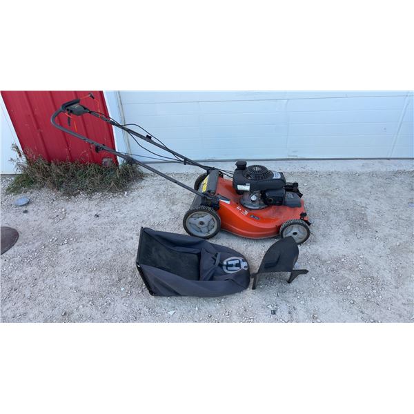 Husqvarna LC 221FH Self-Propelled FWD Lawn Mower with Honda GCV 160 Engine with Chute and Grass