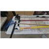 Image 4 : Blue Metal Fan-Style Leaf Rake with Wooden Handle, Squeegees