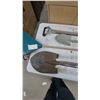 Image 3 : Handworks Round Point Shovel, Leaf Rake, Spade