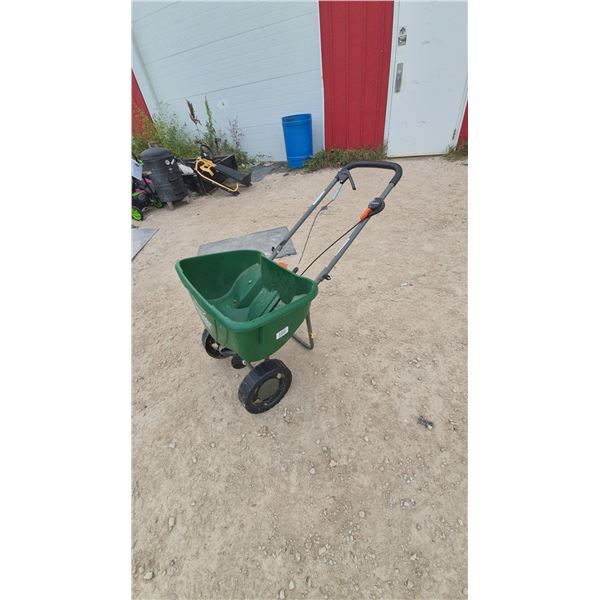 Scotts Turf Builder EdgeGuard DLX Broadcast Spreader