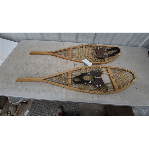 Faber Traditional Wooden Snowshoes with Rawhide Lacing and Modern Leather Bindings, 12x42