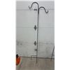 Image 5 : Double Shepherd's Hook and Ornate Quad-Hook Garden Stake with Finial