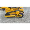 Image 5 : Kid Trax CAT Loader Ride-On Toy Track Loader with Front Bucket