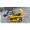 Image 6 : Kid Trax CAT Loader Ride-On Toy Track Loader with Front Bucket