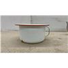 Image 4 : Vintage Canadian Wear-Ever #972 Aluminum Coffee Pot and Porcelain Chamber Pot