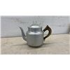 Image 5 : Vintage Canadian Wear-Ever #972 Aluminum Coffee Pot and Porcelain Chamber Pot