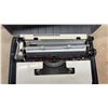 Image 3 : Underwood 450 Portable Mechanical Typewriter with QWERTY Keyboard and Gray Carrying Case