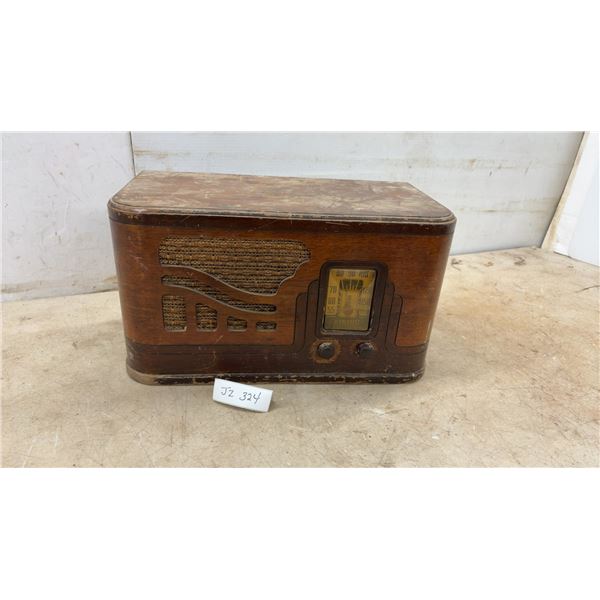 Viking Electrohome Model 10B51E3 Battery-Operated Tube Radio, Circa 1935, Wood Cabinet