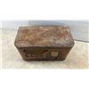 Image 6 : Viking Electrohome Model 10B51E3 Battery-Operated Tube Radio, Circa 1935, Wood Cabinet