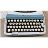 Image 2 : Smith-Corona Corsair 710 Portable Typewriter with Case, Manual, Typing Course Kit