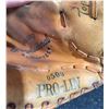 Image 13 : 3 Vintage Baseball Gloves Incl A Pro-Line Model 0500