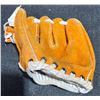 Image 20 : 3 Vintage Baseball Gloves Incl A Pro-Line Model 0500