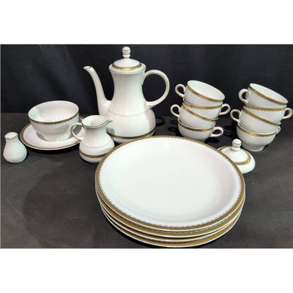 Porcelana De Cuernavaca Mexico Gilt Rim Porcelain Coffee Set, 17 Pieces