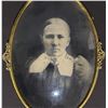 Image 6 : Photographic Portraits with Oval Ornate Frames