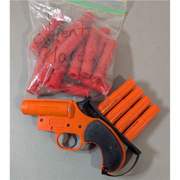 Orion 12-Gauge Marine Signal Flare Launcher w/ Assorted Flare Cartridges