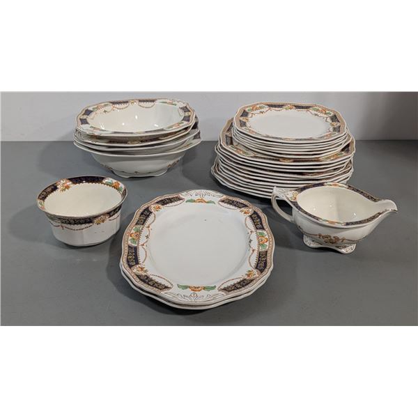 VTG Royal Caledonia England China Dinnerware Set c.1930s