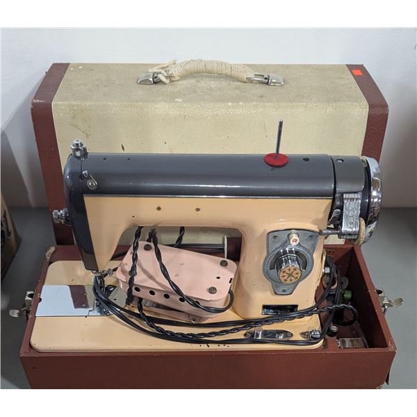 VTG Vactric Portable Sewing Machine w/ Carrying Case