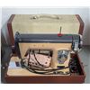 Image 1 : VTG Vactric Portable Sewing Machine w/ Carrying Case