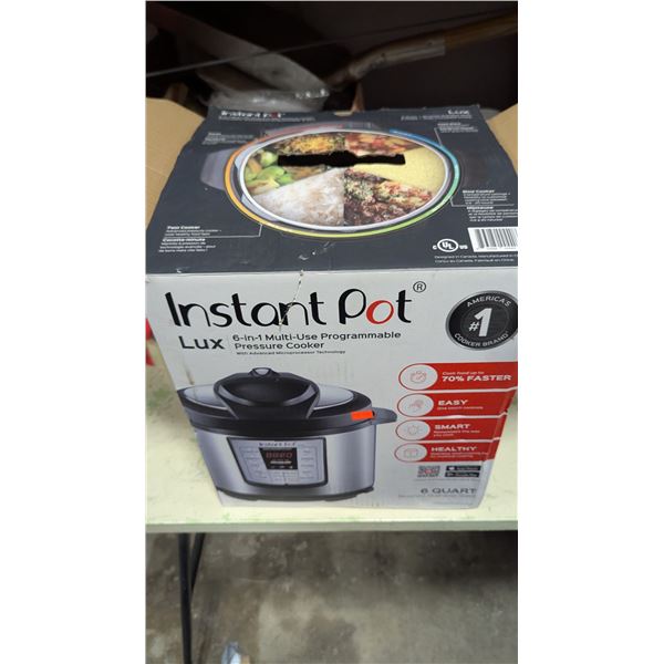 Instant Pot Lux 6 in 1 Pressure Cooker - Like New