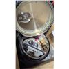 Image 2 : Instant Pot Lux 6 in 1 Pressure Cooker - Like New