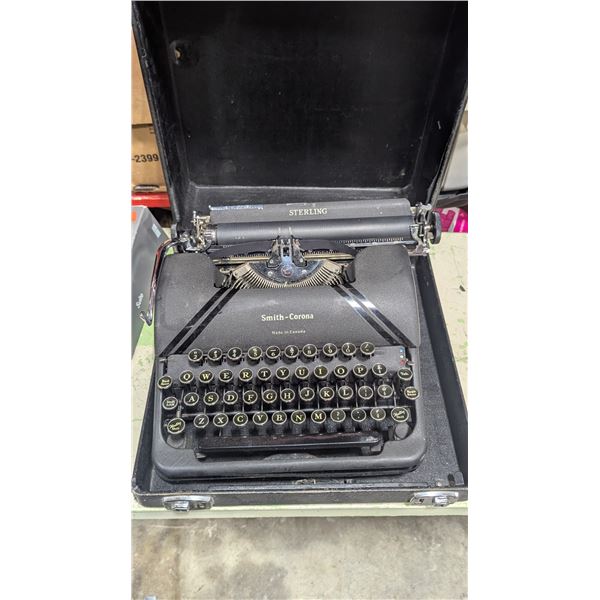 VTG Smith-Corona Sterling Portable Typewriter w/ Carrying Case - Made in Canada