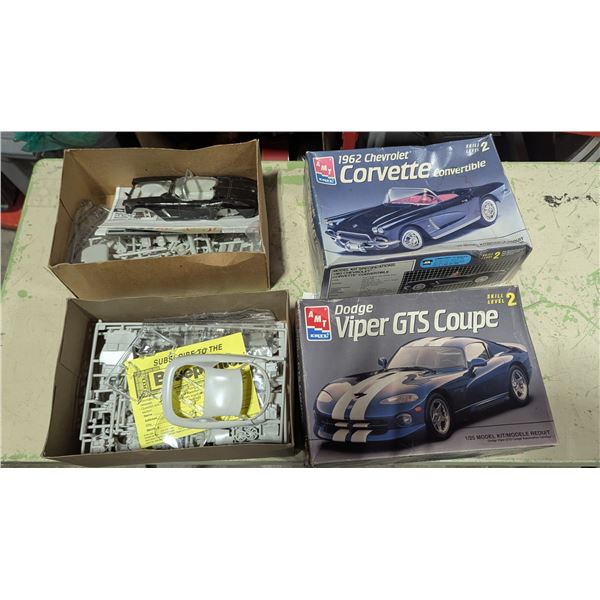 1962 Chevrolet Corvette & Dodge Viper GTS Coupe 1/25 Model Kits - As Is