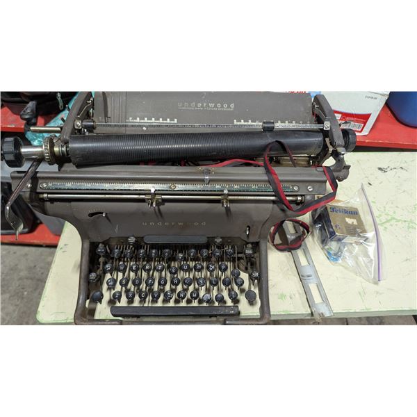 VTG Underwood Standard Manual Typewriter - Made in Canada