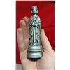 Image 2 : VTG 1959 E.S. Lowe Renaissance Chessmen Set w/ Original Case - Full Set of 32