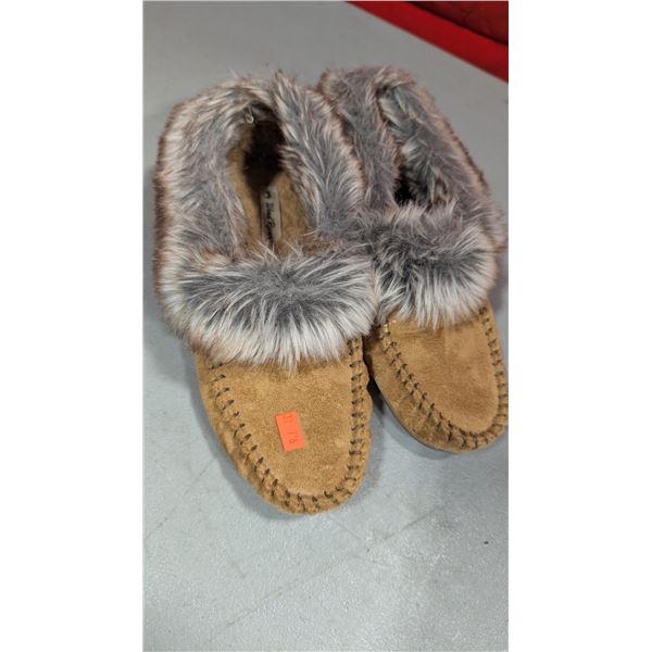 Wind River Size 6 Moccasins
