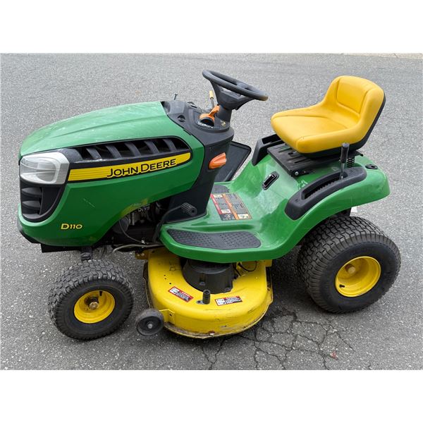 John Deere D110 100 Series 42" Riding Lawn Tractor