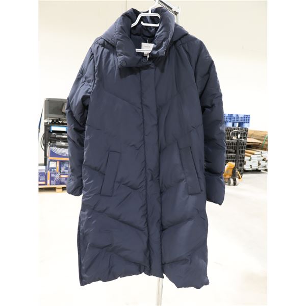 NAVY CHEVRON PUFFER COAT WITH CONVERTIBLE BABY CARRIER AND HOOD SIZE: 6