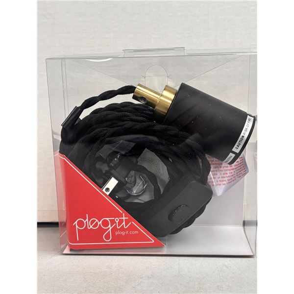 LOT OF 26 PLOG-IT SOCKET WITH CORD (BULBS NOT INCLUDED)(BLACK)