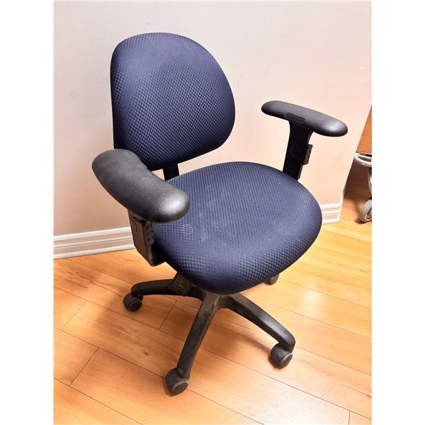 OFFICE CHAIR