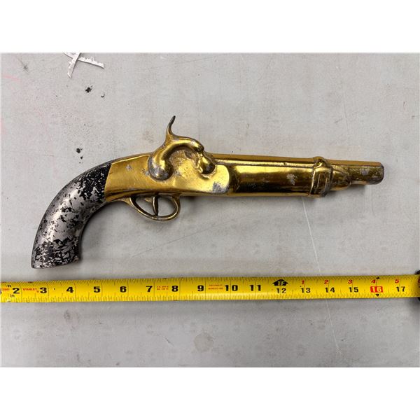 DECORATIVE METAL GUN