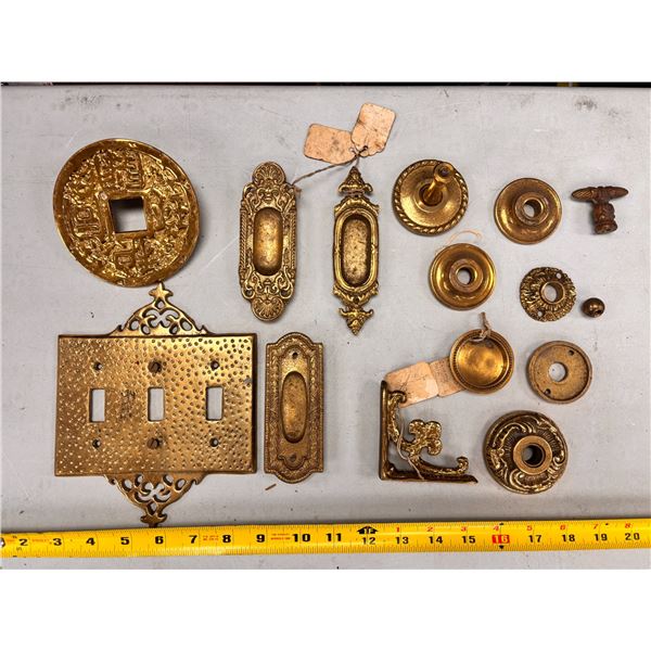 LOT OF ASSORTED BRASS ITEMS