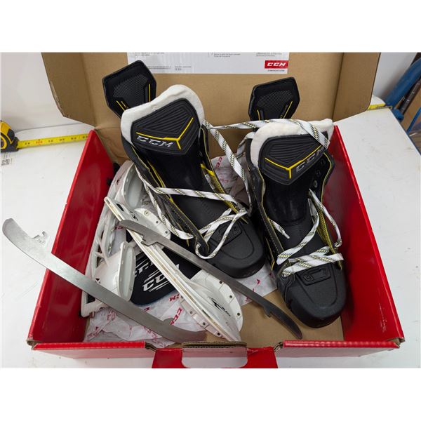 CCM CLASSIC PLUS SKATES SIZE: SENIOR 8-D