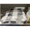 Image 2 : Berkshire EZ Touch Heated Throw Blanket