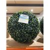 Image 2 : Landon & Co. Artificial Topiary Ball 15-Inch